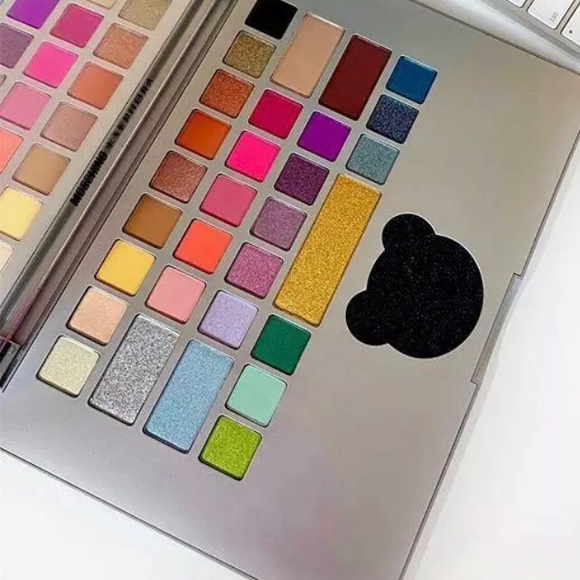 MOSCHINO x SEPHORA LIMITED EDITION LAPTOP EYESHADOW PALETTE—NEW - Picture 6 of 15